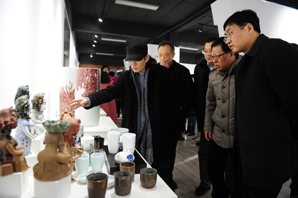 陶瓷艺术三人行作品展在山东济南开展
