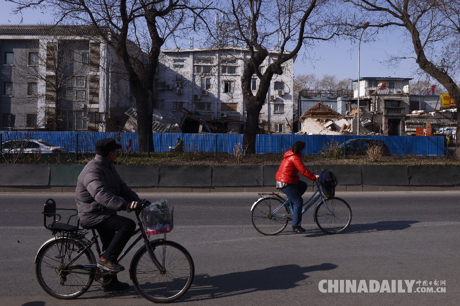 北京市规划委回应德内大街塌陷：业主挖洞违规