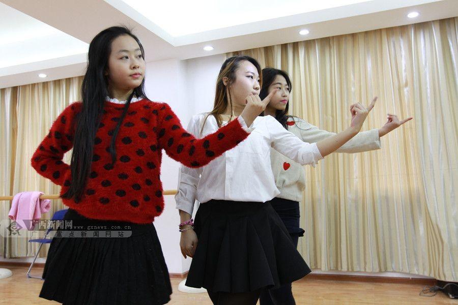 广西南宁现练习生基地 探秘明星制造工厂