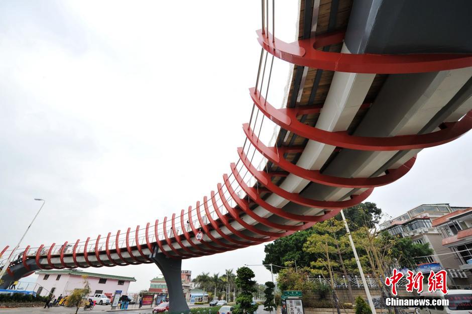 厦门最文艺的天桥“鱼桥”投入使用