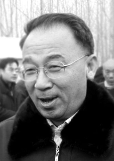 网曝河南焦作“震撼强拆”：阻拆者被摔下墙