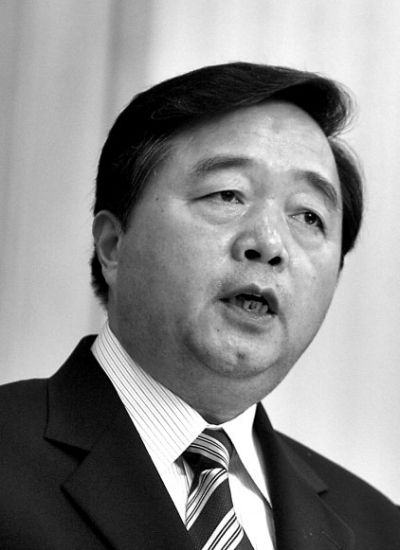 网曝河南焦作“震撼强拆”：阻拆者被摔下墙