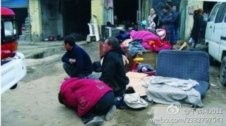 网曝河南焦作“震撼强拆”：阻拆者被摔下墙
