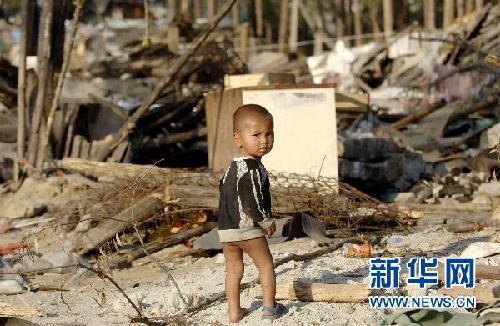网曝河南焦作“震撼强拆”：阻拆者被摔下墙