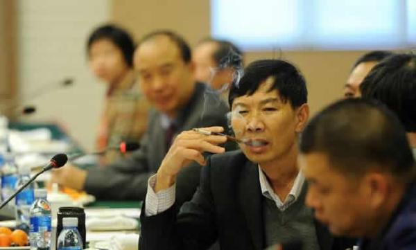 无人发言尴尬的政协会议 委员不知民情腹中空