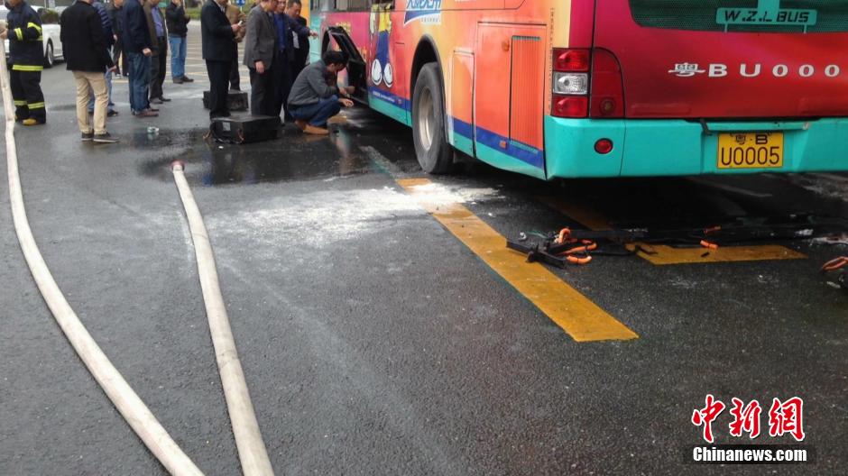 深圳一辆公交车着火无人员伤亡