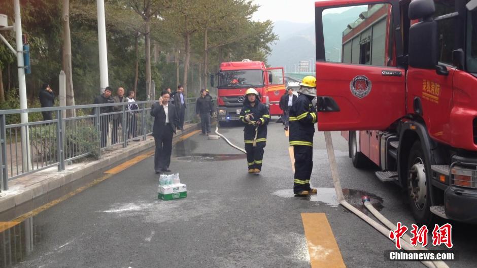 深圳一辆公交车着火无人员伤亡