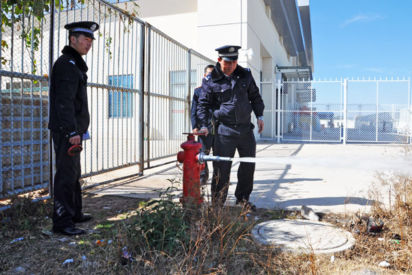 云南开远铁警检查内部单位保春运安全