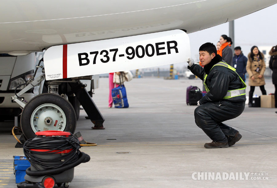 奥凯航空引进中国第一架波音737-900ER客机