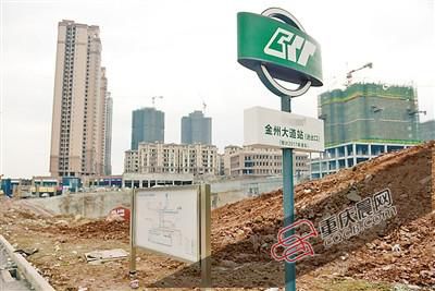 重庆地产商立山寨轻轨站牌 被指在“欺骗”路人