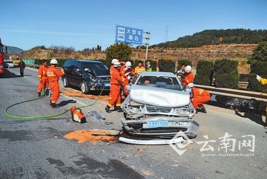 进出昆高速近期连发交通事故 年前安全警钟再次敲响