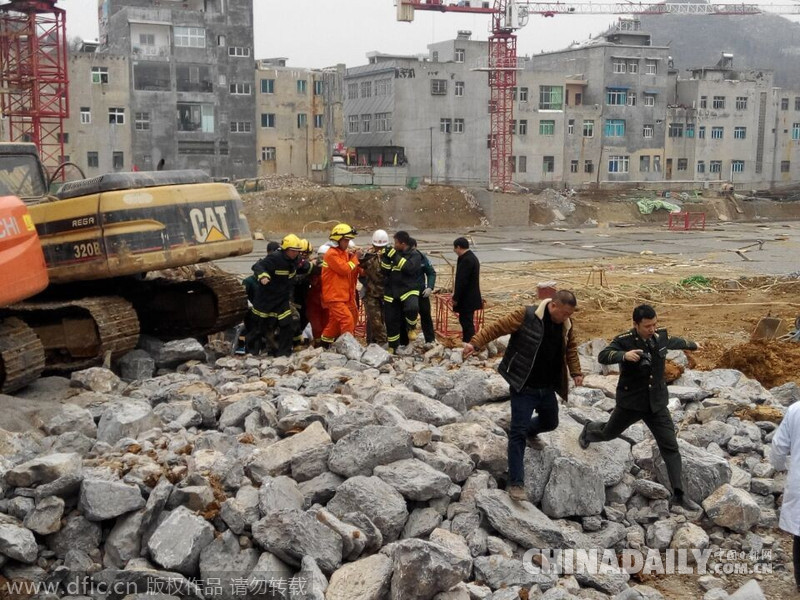 贵州兴仁一建筑工地塌方4人被埋