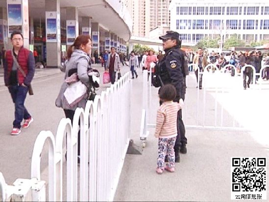 昆明火车站三岁幼童走失 幸亏遇到旅客与特警