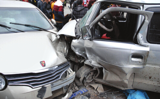 昨日贵阳3起交通事故造成3人受伤 年关了开车悠着点