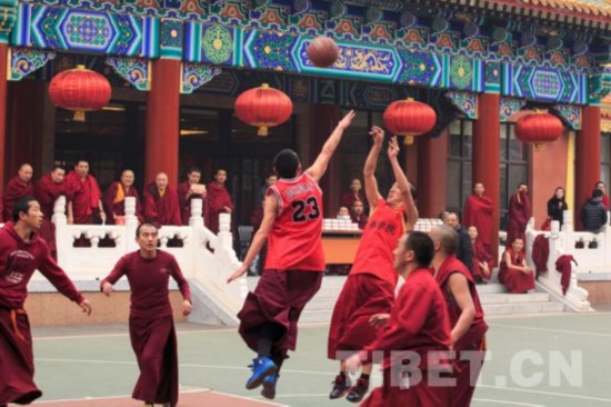 中国藏语系高级佛学院举行游艺活动迎接藏历新年