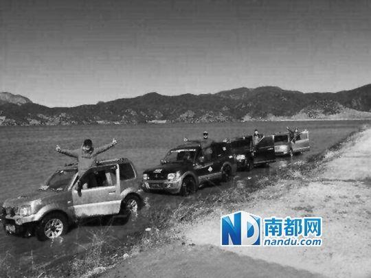 多名游客开车到云南泸沽湖冲浪污染湖水(图)