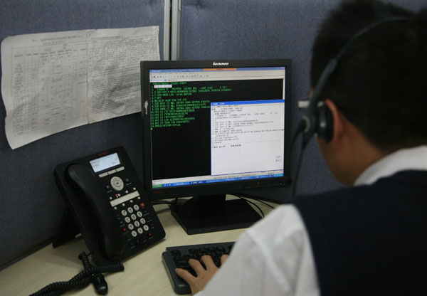 南航新疆分公司呼叫中心：在电话里感受年味