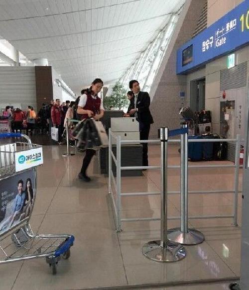 国航重庆公司回应空姐购物：未耽误正常登机