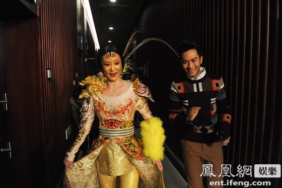 雷人！琼瑶女郎刘雪华台上扮美猴王