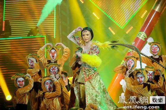 雷人！琼瑶女郎刘雪华台上扮美猴王