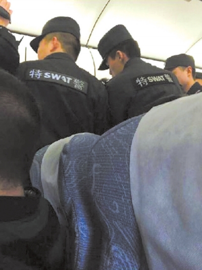 女乘客谎称携爆炸物航班备降重庆机场 涉事乘客被拘