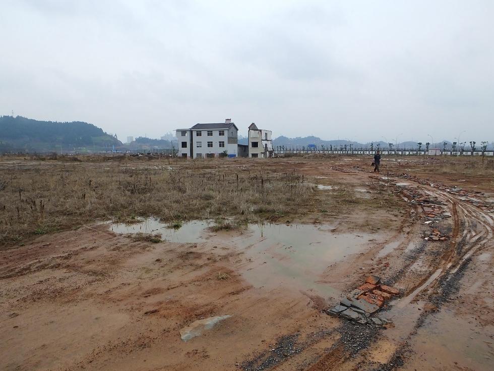 湖北宜昌钉子户被断水数月成“孤岛”