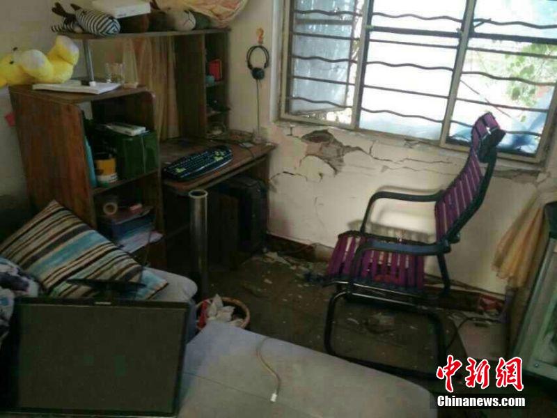 云南临沧发生5.5级地震 学生露宿操场