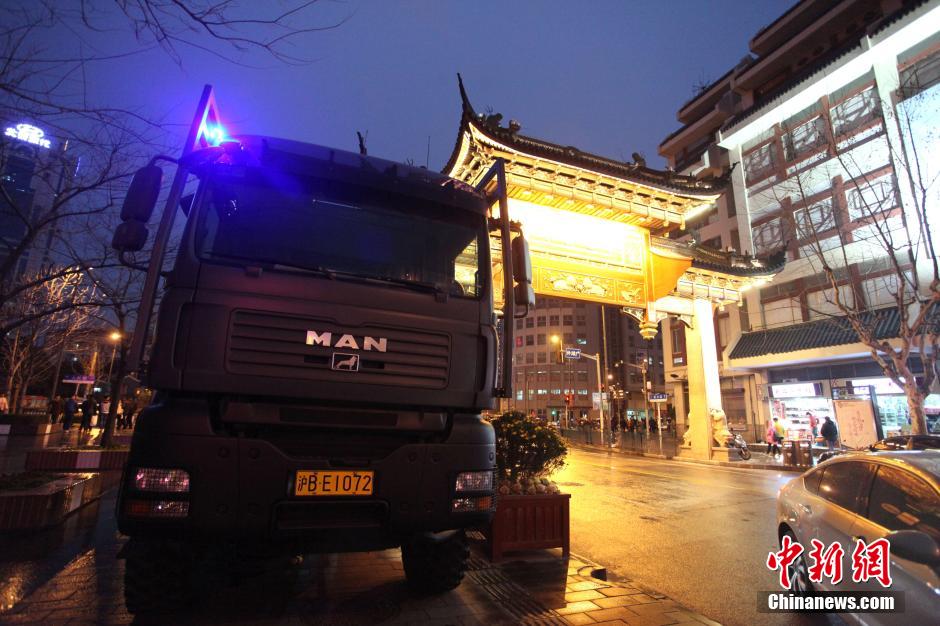 “国家减灾”技术车辆亮相上海街头