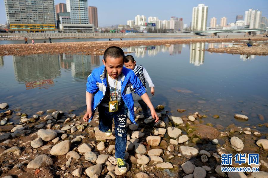 黄河兰州段水位降至年度最低