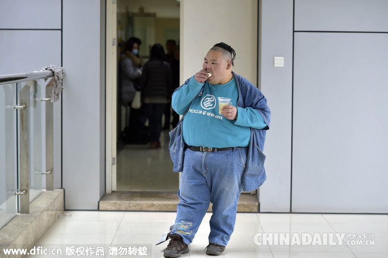 “中国第一胖”甩肉160斤 要健康体重还得打五折