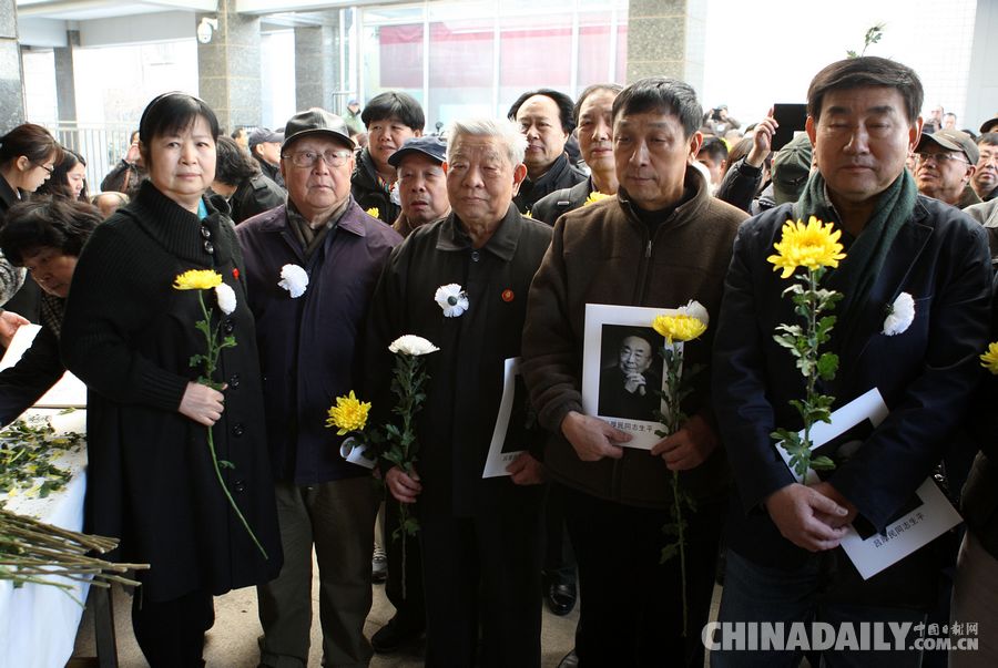 著名摄影家吕厚民遗体告别仪式在北京举行