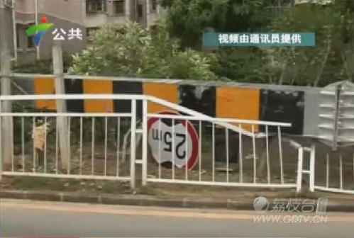 深圳：龙门架一个月内被撞两次 砸断小车