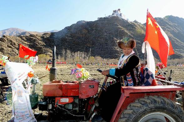 西藏各地农村春耕开犁