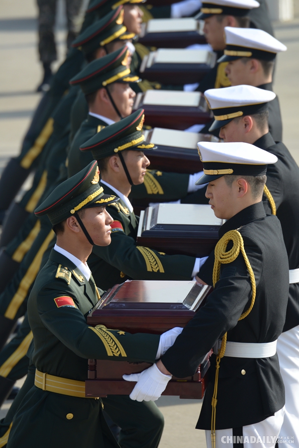 中韩双方再次交接在韩中国人民志愿军烈士遗骸