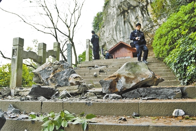 桂林叠彩山景区落石7人遇难 其中5名是重庆游客
