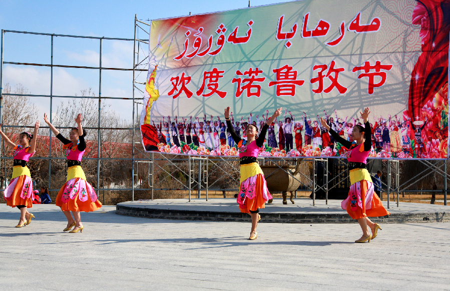 新疆伊犁边防与驻地穆斯林群众共庆纳吾肉孜佳节