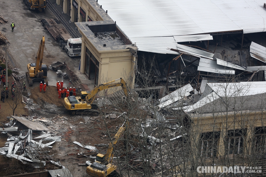 北京朝阳大悦城附近一家居市场坍塌