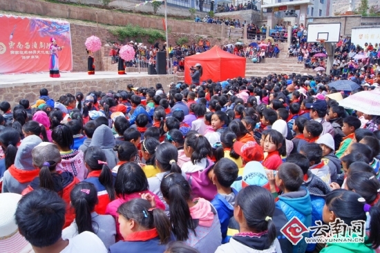 云南文化大篷车千乡万里送戏 五年走遍129个县区1368个乡镇