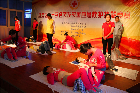 翔安9社区代表现场展示应急救护技能