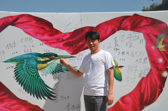 云南省举办第34届“爱鸟周”宣传和放生活动