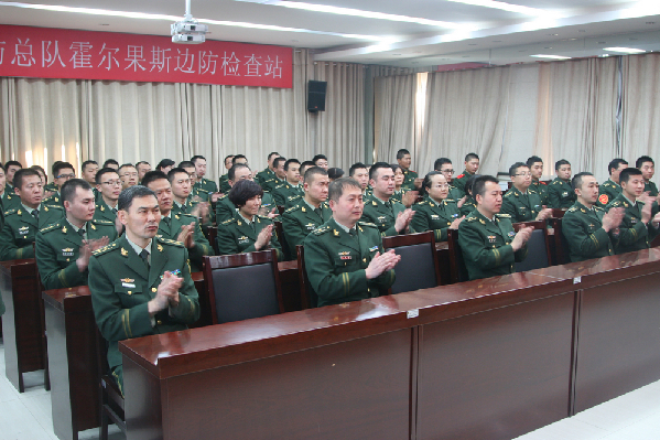 新疆霍尔果斯边检站开展“老兵回营讲传统”活动