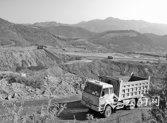 云南江川最大磷矿山被指毁林开矿 国土部门：已下发停工通知