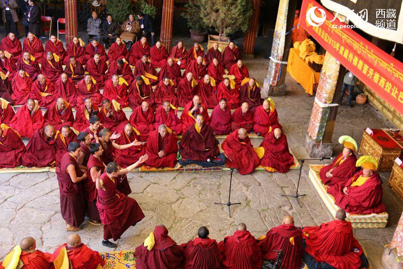 组图：西藏10名僧人答辩格西拉让巴学位