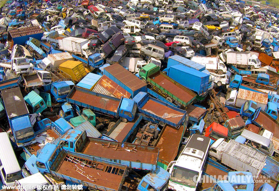 航拍杭州“汽车坟场” 废旧车辆堆积如山[组图]