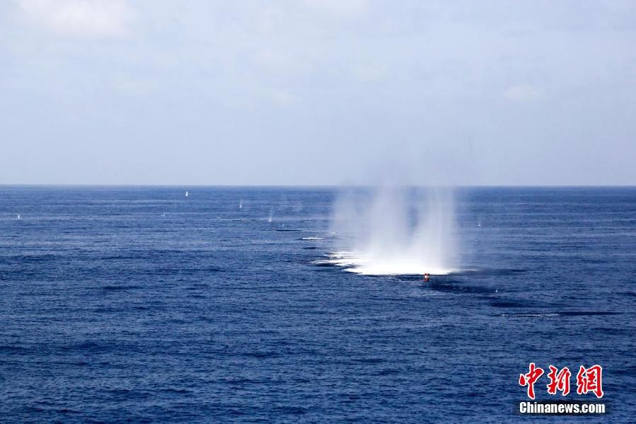 海军潍坊舰进行全系统多科目实弹射击训练