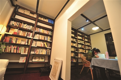 位于秣陵路上的南京首个24小时阅读空间——二楼南书房正式开业了.图片