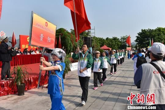 贵州省第七届老年人运动会开幕 2000余老人挑战自我