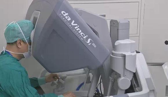 广州一医院用机器人操刀做手术 