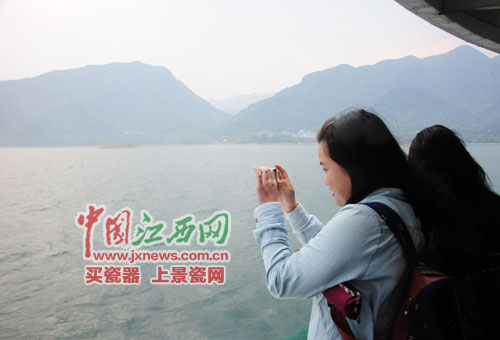 网媒记者盛赞九江庐山西海:这是江西的“千岛湖”!