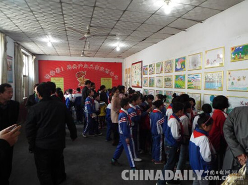 邢台平乡小学生绘画展增绿减霾共同行动
